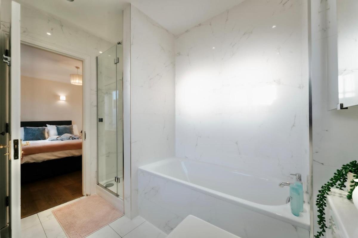 Fantastic 2bdr Free Car Parking Appartement *