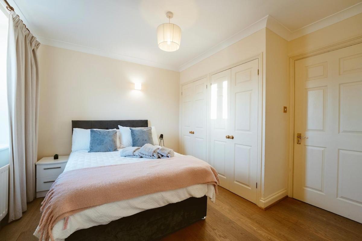 Fantastic 2bdr Free Car Parking Appartement *