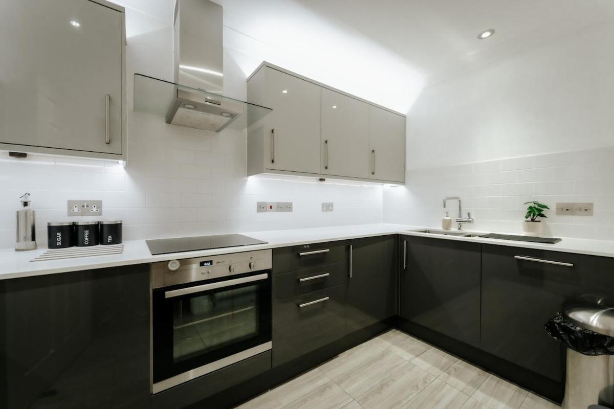 Fantastic 2bdr Free Car Parking Appartement *