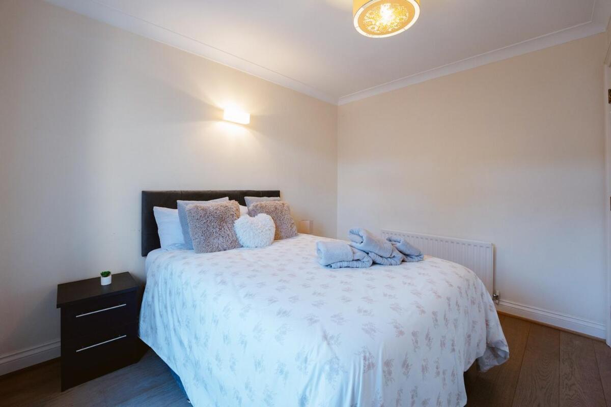 Fantastic 2bdr Free Car Parking Appartement *